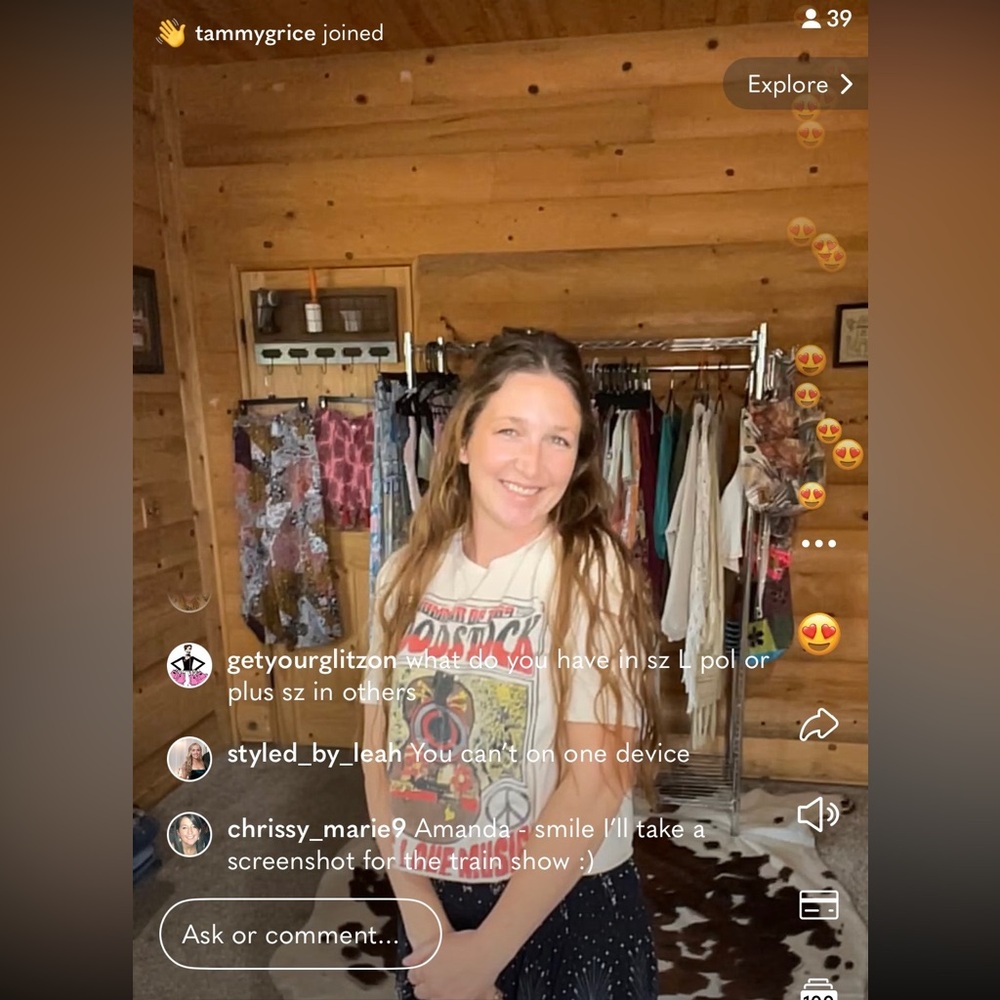 Amanda Is Live! 🤘 - Picture 2 of 5